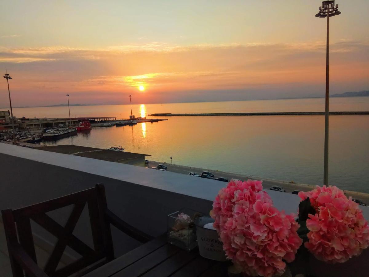Majestic Penthouse In The Heart Of Patra Apartment Екстериор снимка